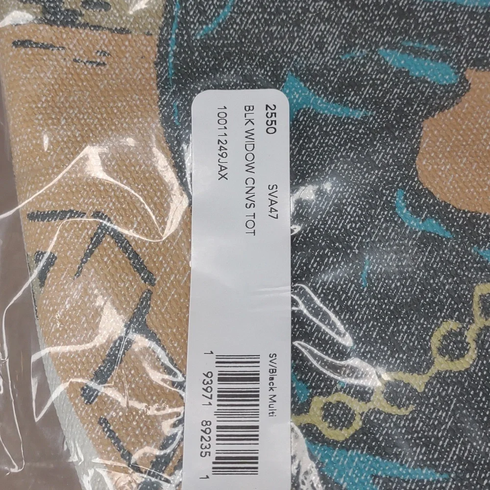 😻COACH😻 X MARVEL Black Widow Tote be first at cosplay! - Picture 12 of 12